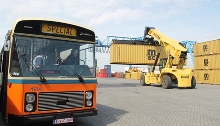 Visite POrt de Liège en bus ancêtre 